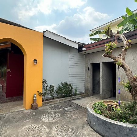 Baan Ma Feung Guesthouse Канчанабури Екстериор снимка