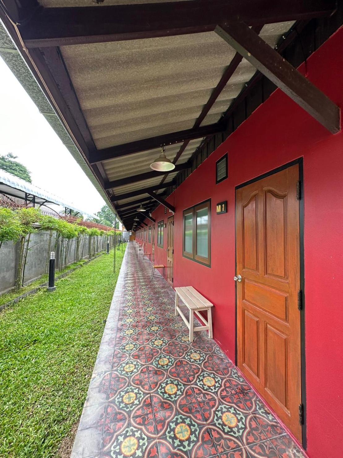 Baan Ma Feung Guesthouse Канчанабури Екстериор снимка
