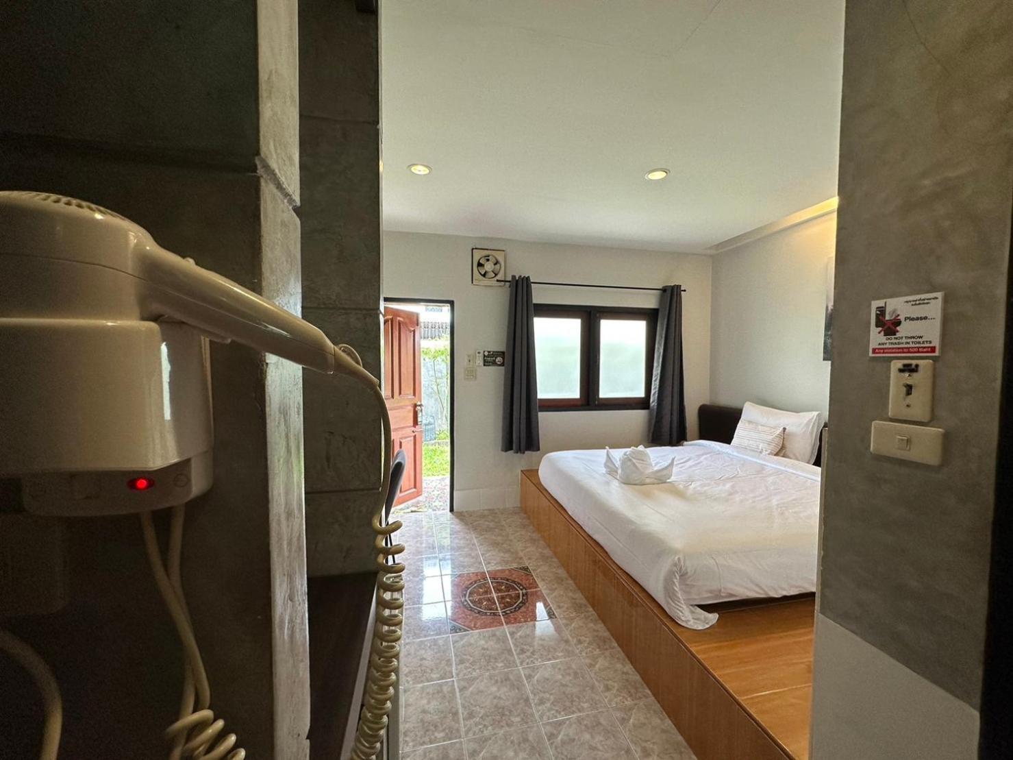 Baan Ma Feung Guesthouse Канчанабури Екстериор снимка