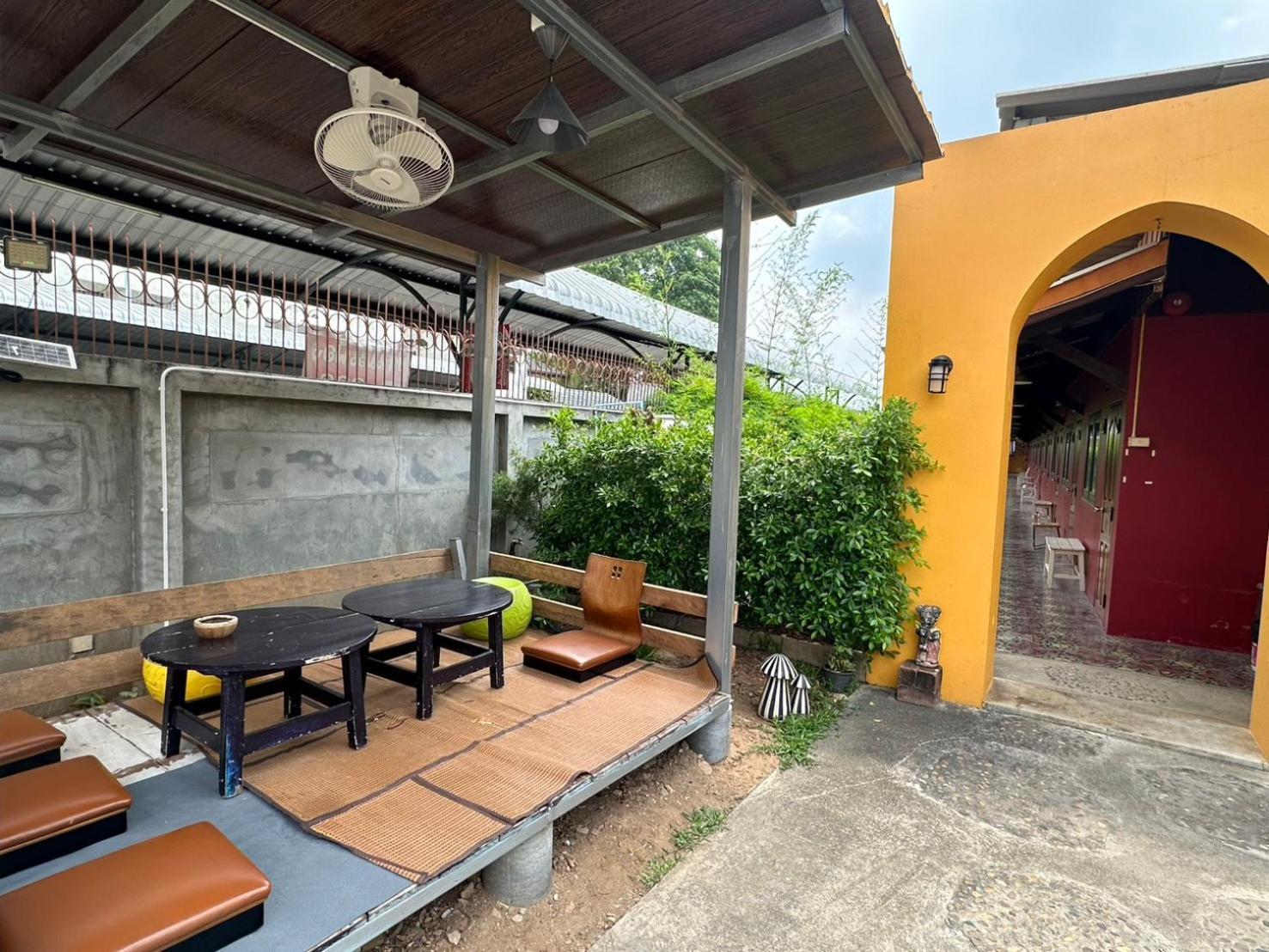 Baan Ma Feung Guesthouse Канчанабури Екстериор снимка