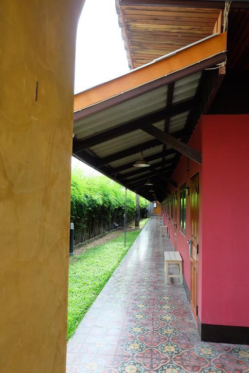 Baan Ma Feung Guesthouse Канчанабури Екстериор снимка