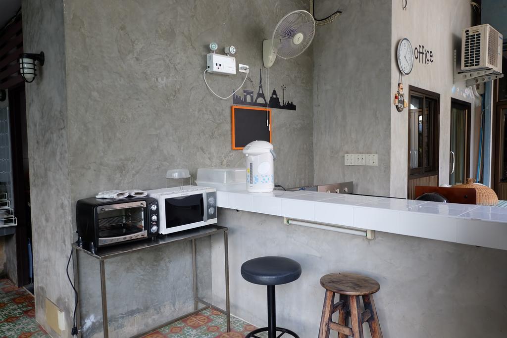Baan Ma Feung Guesthouse Канчанабури Екстериор снимка