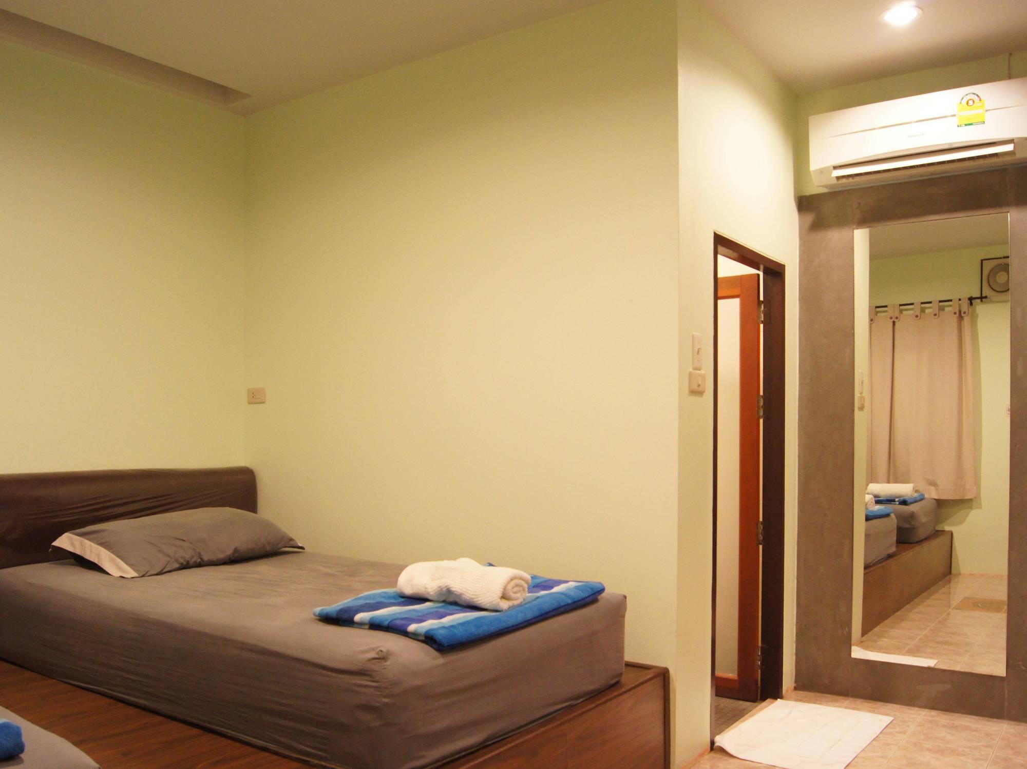 Baan Ma Feung Guesthouse Канчанабури Екстериор снимка