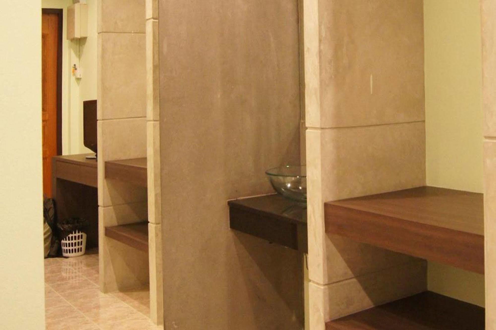 Baan Ma Feung Guesthouse Канчанабури Екстериор снимка