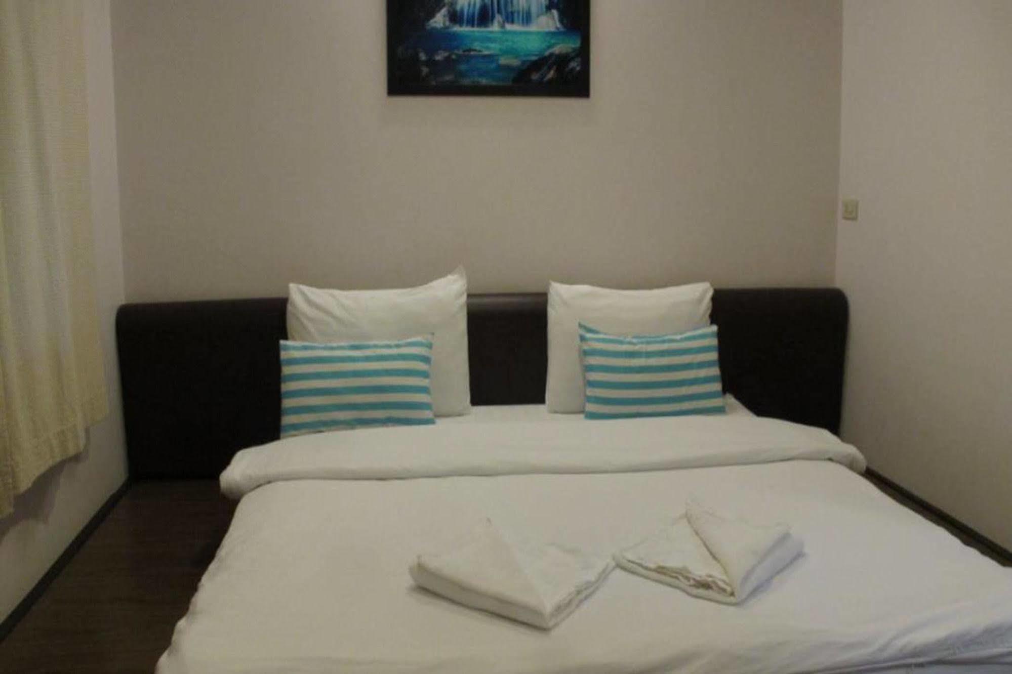 Baan Ma Feung Guesthouse Канчанабури Екстериор снимка