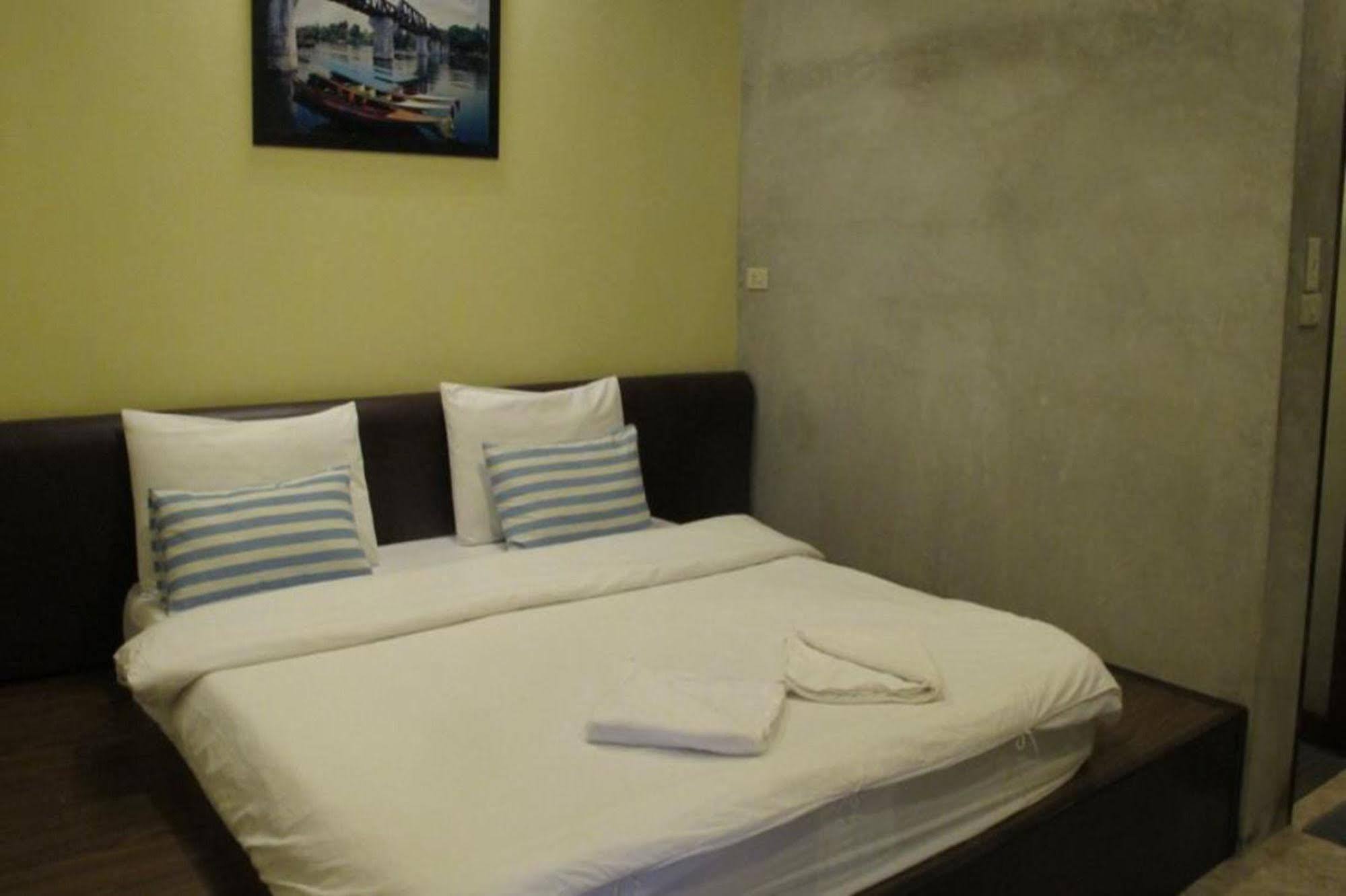 Baan Ma Feung Guesthouse Канчанабури Екстериор снимка