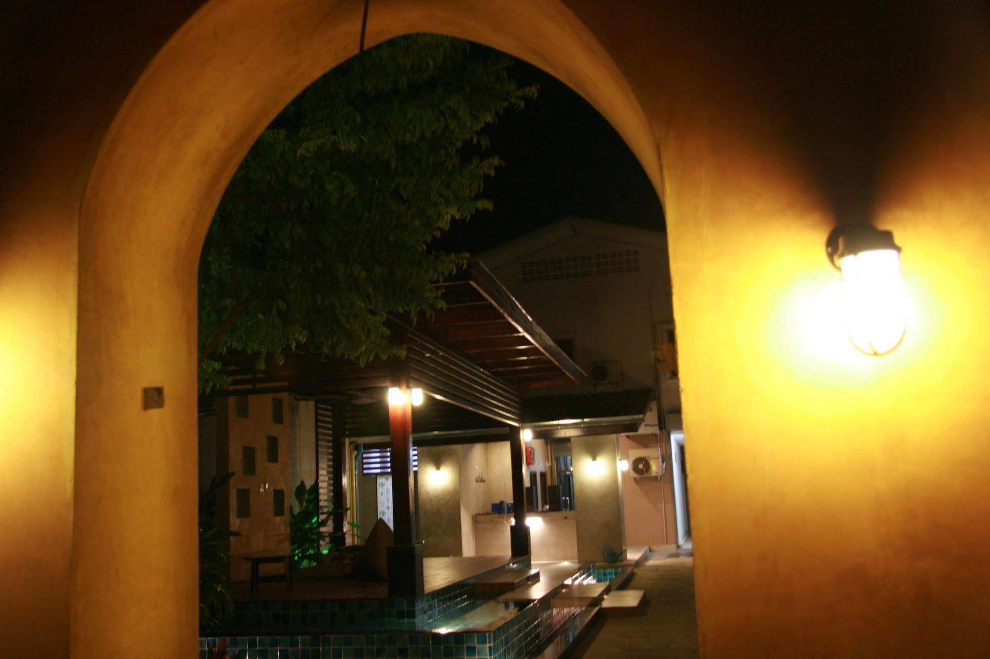 Baan Ma Feung Guesthouse Канчанабури Екстериор снимка