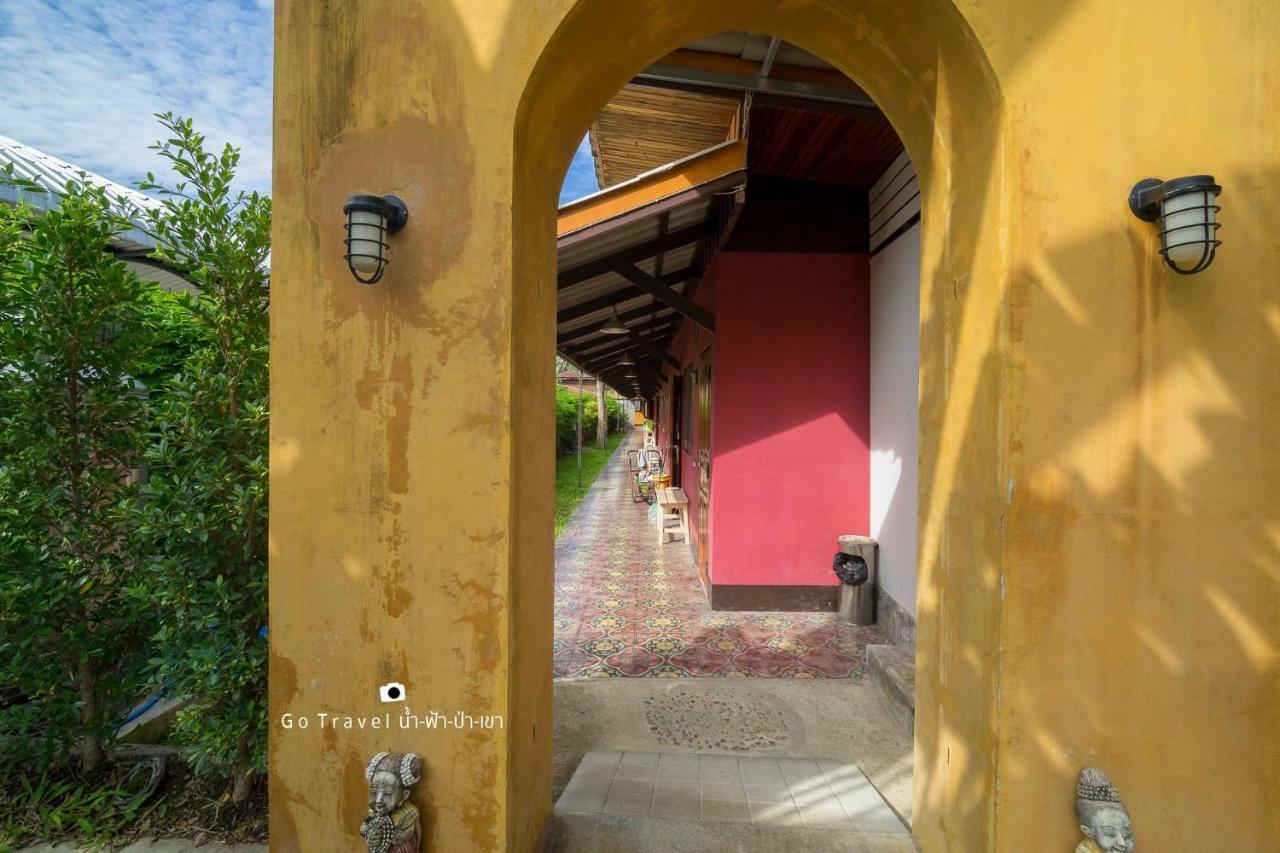 Baan Ma Feung Guesthouse Канчанабури Екстериор снимка