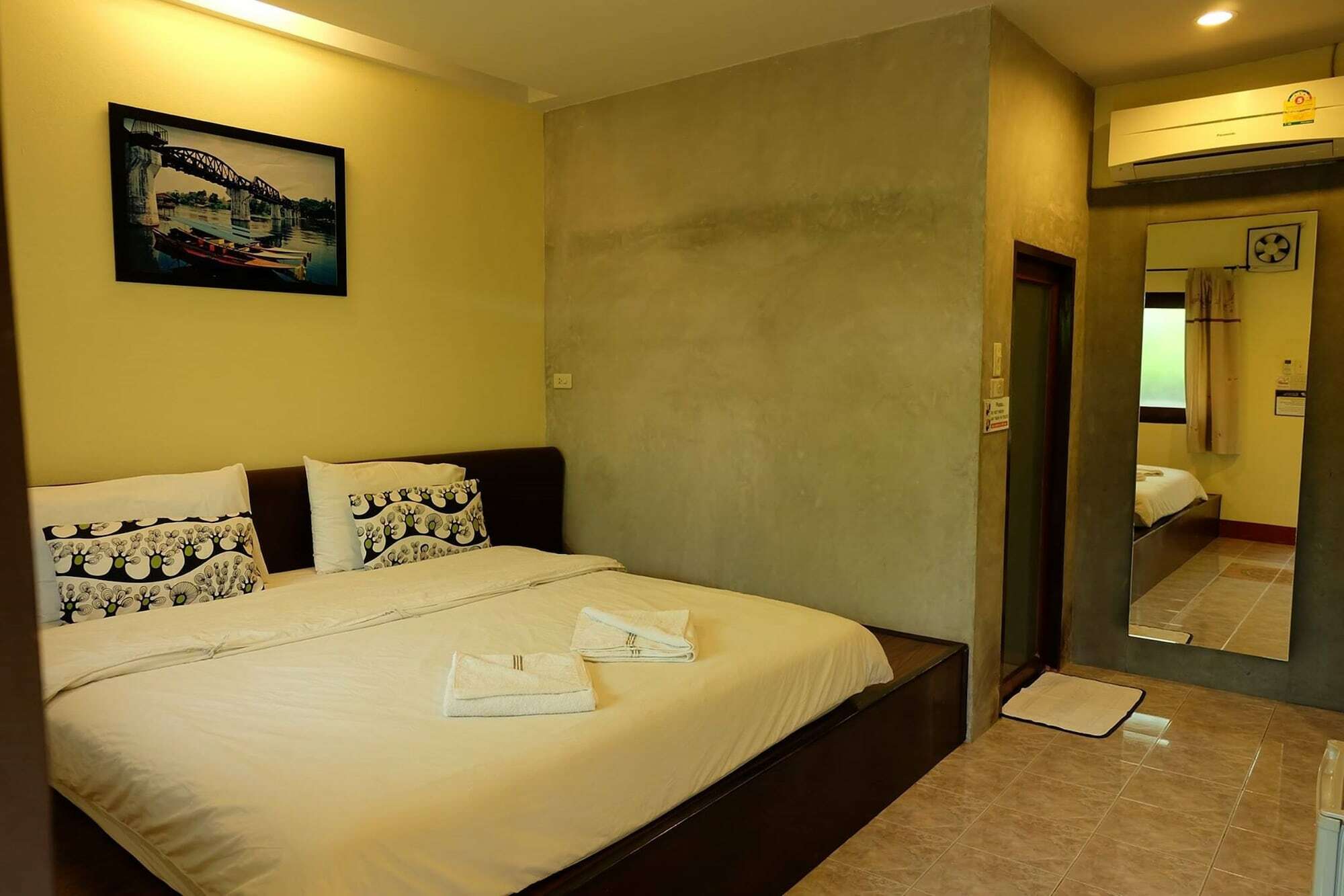 Baan Ma Feung Guesthouse Канчанабури Екстериор снимка